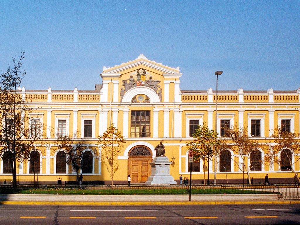 Senadores y senadoras U.  de Chile exigen termino del genocidio en Gaza