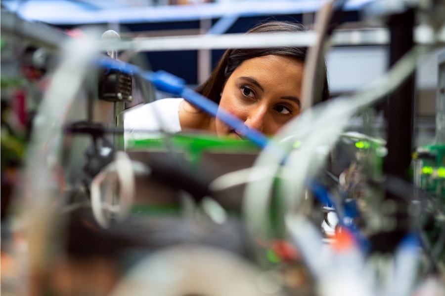 Ingenierías y oficios STEM: Cifras indican fuerte sesgo de género a nivel nacional